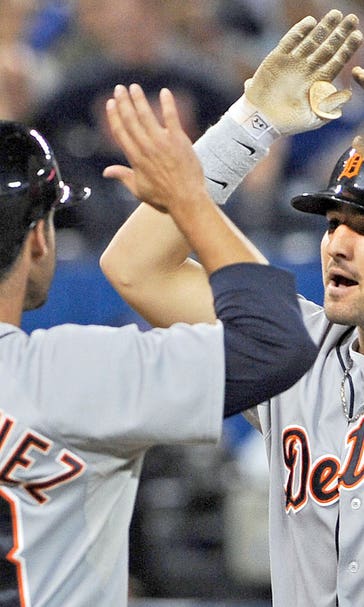 Back-to-back homers in 9th rally Tigers past Blue Jays